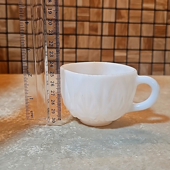 Vintage Milkglass Small Square Cups - Picture 4 of 5